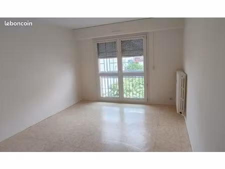 studio 1 pièce 28 m²