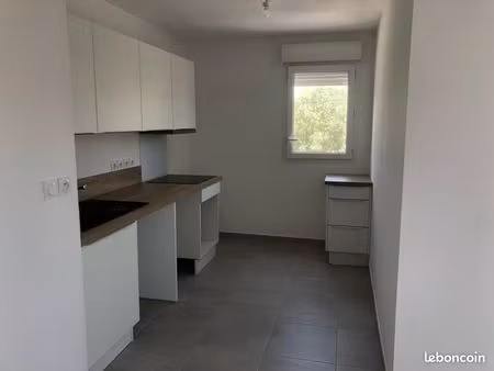 beau t2 résidence fréjus