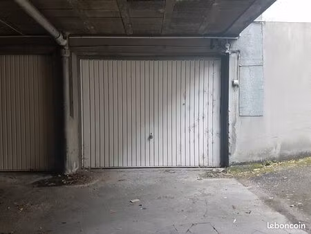 box fermé 17m² - rue abbé grégoire proche de nicolas chorier