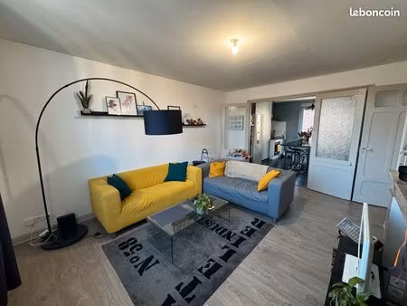 grand t2 meublé avec balcon - la madeleine