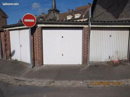a louer à neufchatel-en-bray garage a l'angle rue des cordelieres-rue barbe
