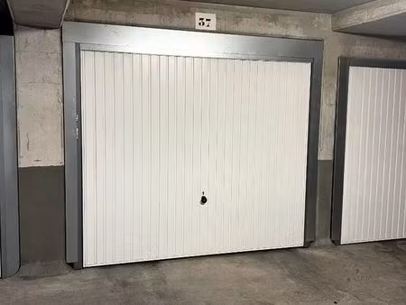 parking/box roquebrune sur argens