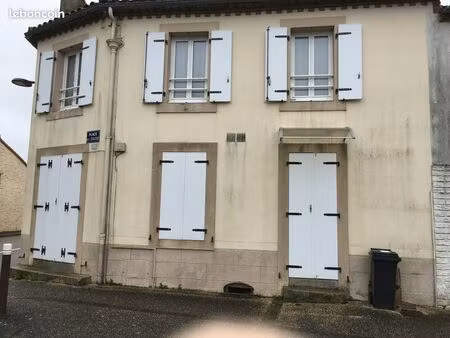 maison de ville plein centre st martin des noyers