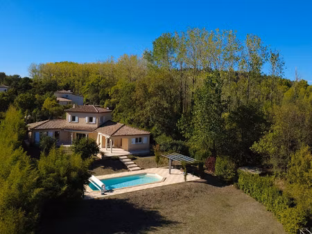 villa de luxe à vendre dans le quartier village