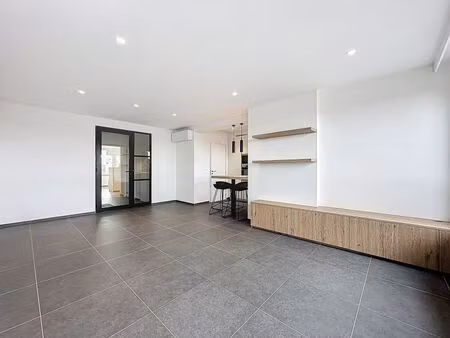 appartement à louer à avenue des combattants 40/09 visé (vbe24913)