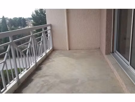 location appartement  m² t-1 à marignane  802 €