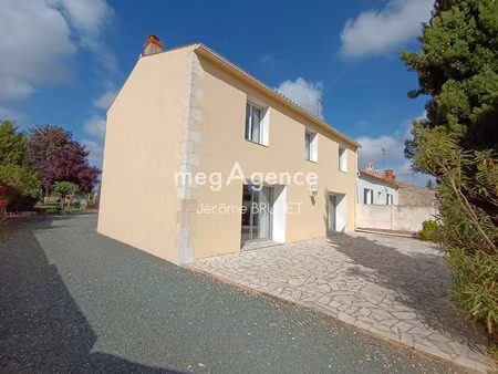 vente maison 7 pièces 194 m² à nalliers (85370)  220 000 €