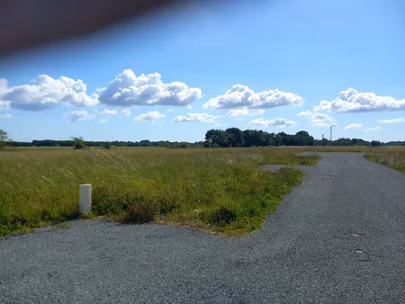 vente terrain 673 m² à saint-romain-de-benet (17600)  57 205 €