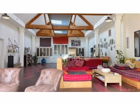 savoie (73)  à vendre vallée de la maurienne  maison atypique  terrain 4000m²  gîte