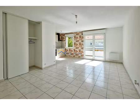a vendre - appartement t2 avec balcon/terrasse et piscine -