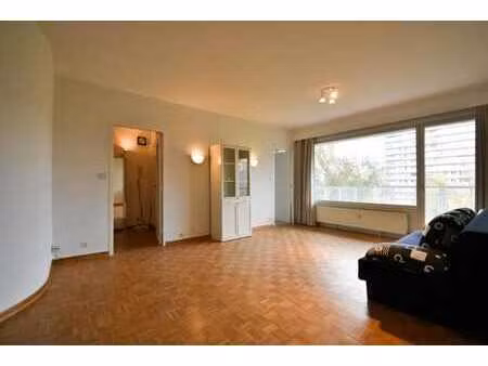 studio en excellent état avec belle terrasse