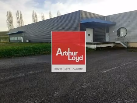 location entrepôt brevonnes 10220 1618m²