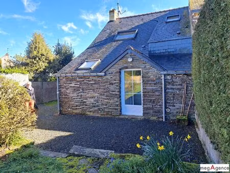 maison en pierre pleine de charme avec jardin et stationnement