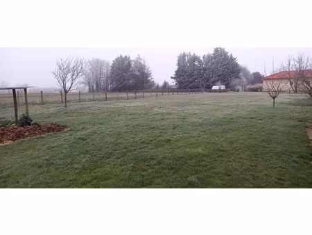 bage-dommartin terrain constructible de 767 m2 environ ! au