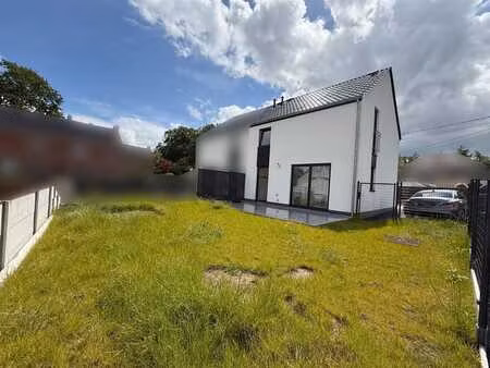 maison récemment construite sur les hauteurs de péruwelz