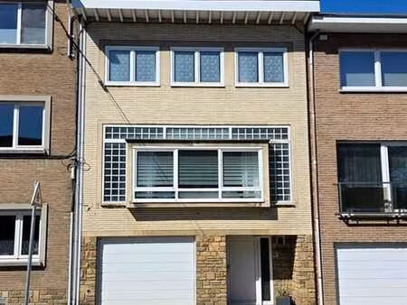 belle maison 2 chambres avec garage et jardin