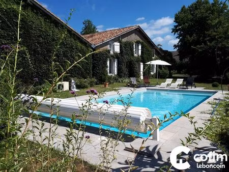 maison 9 pièces 238 m²