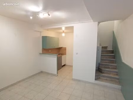 location maison de ville f2