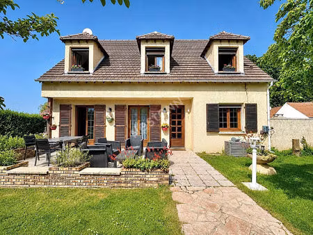 ensemble immobilier avec maison principale et dépendance habitable
