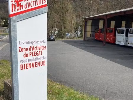 3 bâtiments (1 bureau + 1 hangar + 1 atelier) 1025 m² + terrain 11 391 m² (aubin - aveyron