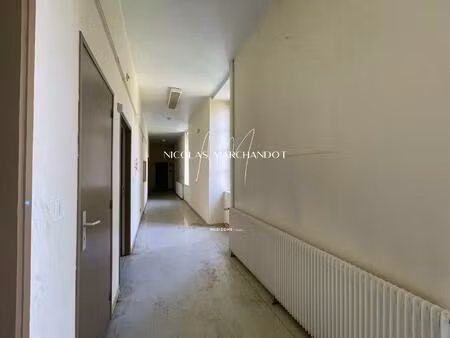 étage d'immeuble ancien- 7 lots