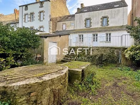 maison à rénover en plein centre avec jardin