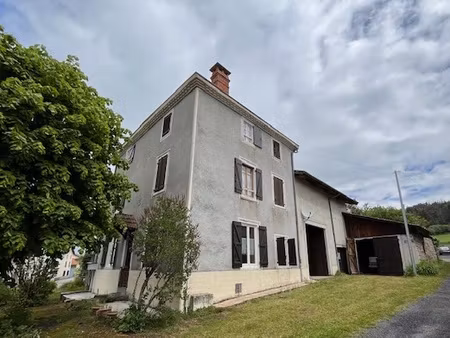 maison dans bourg avec dépendances et jardin 15 min d'ambert