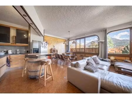 référence : 6781-clg - maison d'environ 400m² à fort potentiel au cœur de l'embrunais