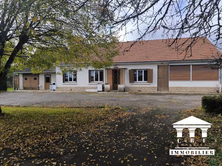 maison à potentiel avec un joli terrain de 1ha6