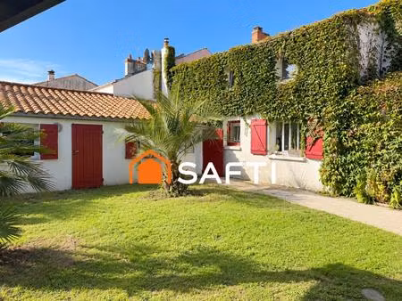 maison familiale aux beaux volumes   idéalement située à proximité immédiate des commodité
