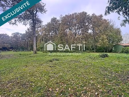 terrain constructible de 826 m²