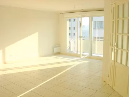 location appartement 3 pièces 74 m² à perigueux (24000)  770 €