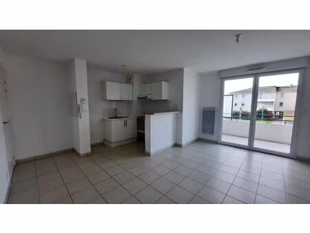 a louer - pinsaguel - appartement t2 d'une surface de 35.41m² avec balcon et place de park