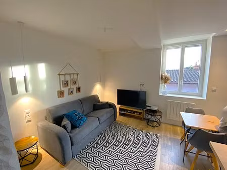 tres beau studio meuble proche gare