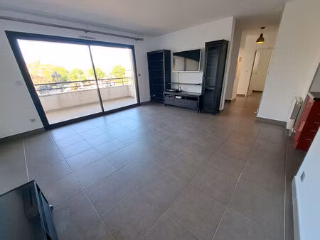 appartement villeneuve les avignon 3 pièce(s) 75.21 m2 - garage - terrasse
