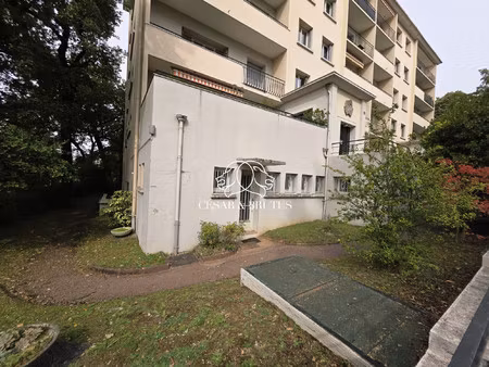 location local professionnel – lyon 3 montchat (38 m²)