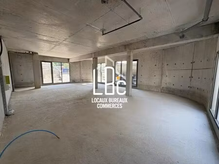 location commerce orvault 44700 112m²