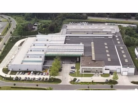 uitstekend gelegen industrieel gebouw met kantoren op 272are
