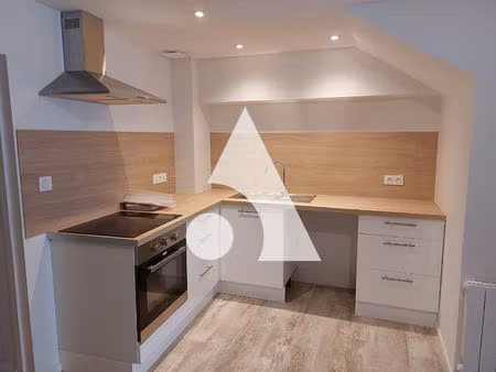 maison de bourg composée de 2 appartements ? saint-léger-de-linières
