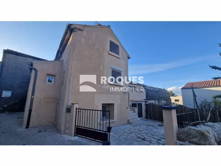 a roqueredonde  maison de village meublée avec terrasse !