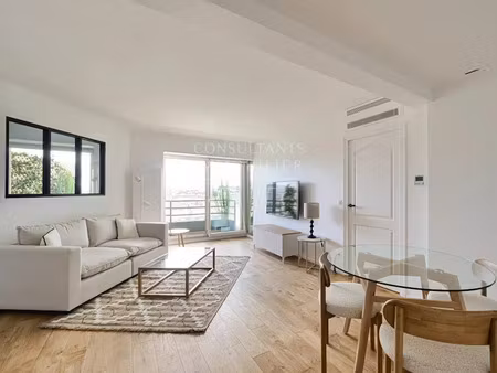 location meublée appartement 2 pièces 45 m² à paris 16ème (75016)  3 300 €