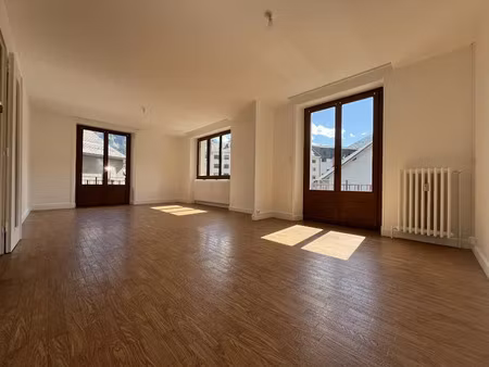 location appartement 4 pièces 106.06 m² à saint-jean-de-maurienne (73300)  1 150 €