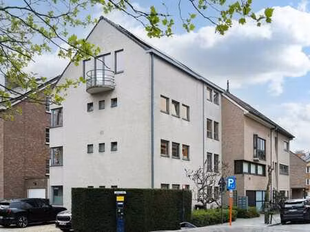 zeldzaam aanbod - 9 studio’s en 1 appartement op een stra...