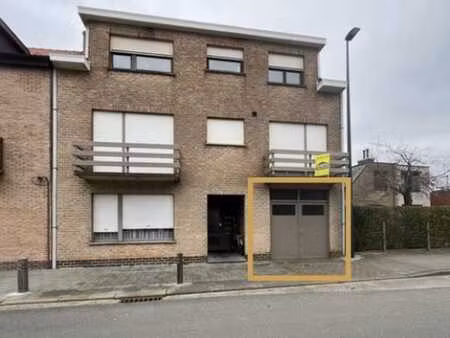 uiterst ruime  dubbele garagebox/opslagplaats op enkele p...