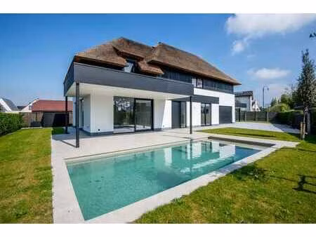 magnifique villa neuve avec piscine dans un environnement ca