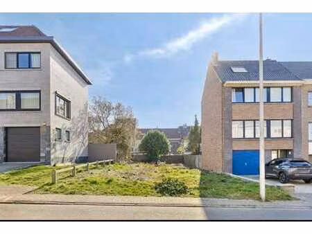 terrain à bâtir pour maison 3 façades (3a 38ca)