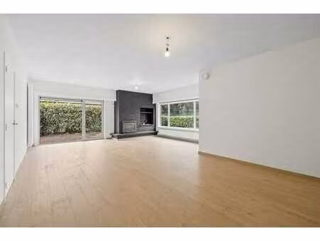 grondig gerenoveerde bungalow met ruime tuin