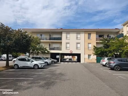 t2 avec balcon et parking