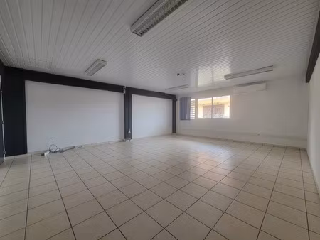 location locaux professionnels 5 pièces 270 m² à cayenne (97300)  4 950 €