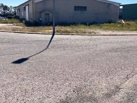 loue batiment commercial / hangar